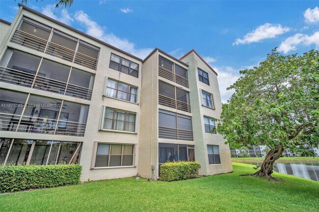 Building Photo - 2311 S Cypress Bend Dr