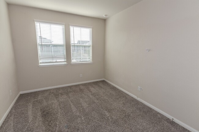 Building Photo - 4120 Split Ivy Dr