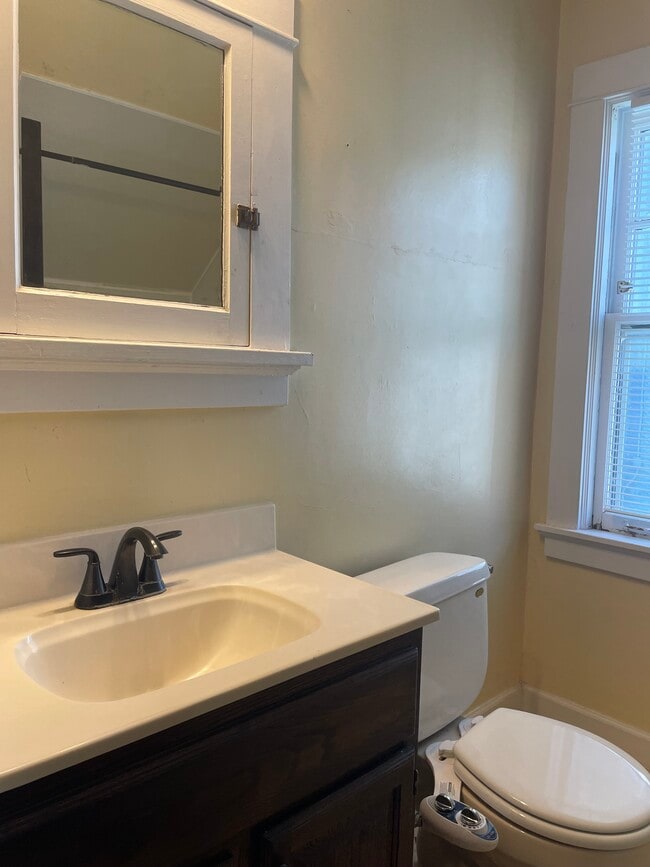Building Photo - 109 Lathrop St