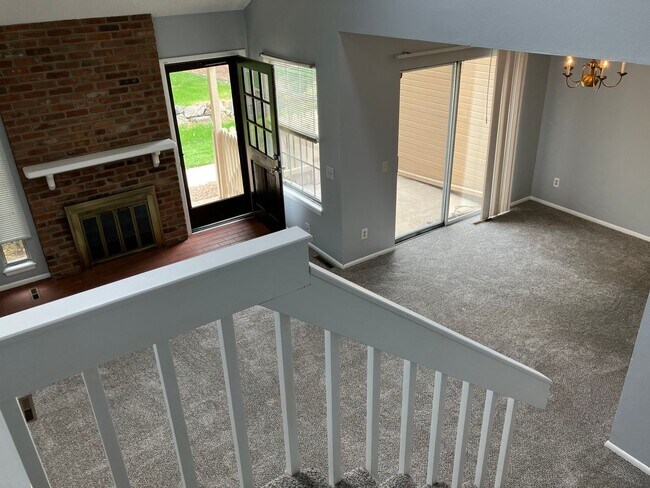 Building Photo - South Aurora Townhome in Pheasant Run