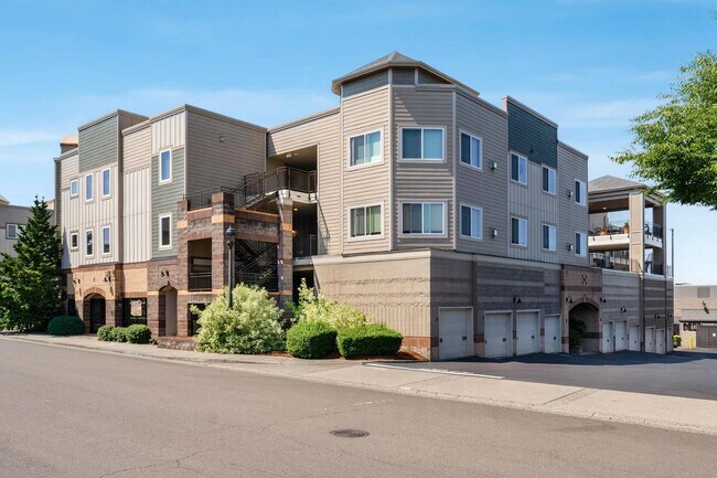 Building Photo - Immaculate 2-bdrm/2-bath, 2nd-floor, corner-unit condo in Bethany Village.  In-unit laundry, deed...