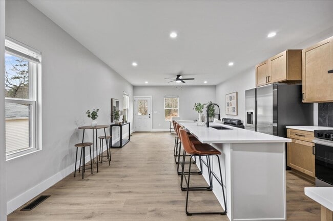 Building Photo - 8302 Lobelia Ln