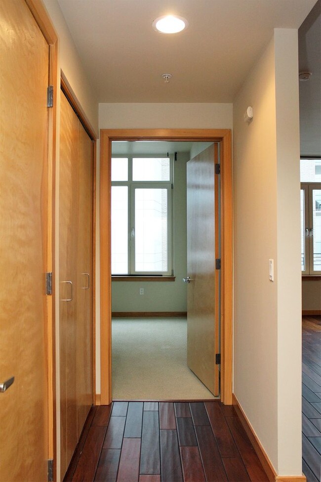 Building Photo - Luxurious 1+ Bedroom Pearl Loft at The Pin...