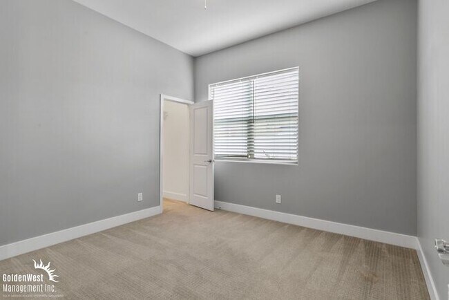 Building Photo - Fairmount Ave