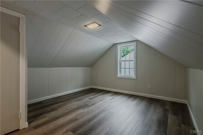Building Photo - 8 Terrace Hill Dr