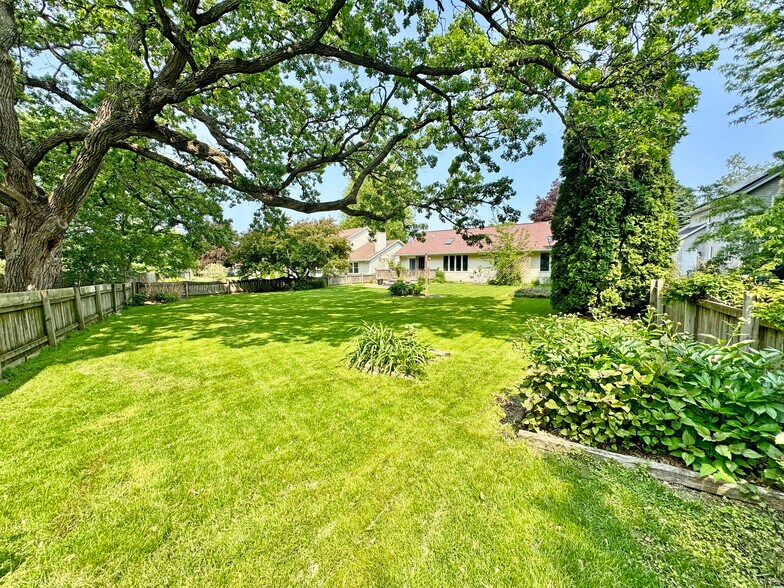 Serene Back Yard with Garden Beds - 5807 Black Walnut Dr
