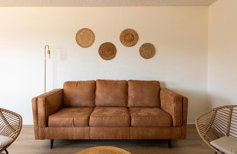Building Photo - 72654 Sunnyslope Dr