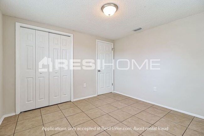 Building Photo - 6027 11th Ave