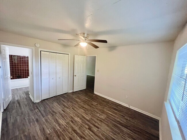 Building Photo - 2110 Golf Terrace Dr