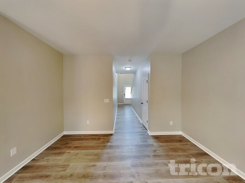 Building Photo - 203 Magnaview Dr