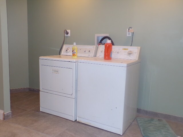 Building Photo - 1619 N 60th St