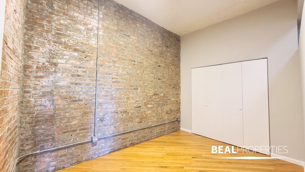 Building Photo - 2320 N Damen Ave