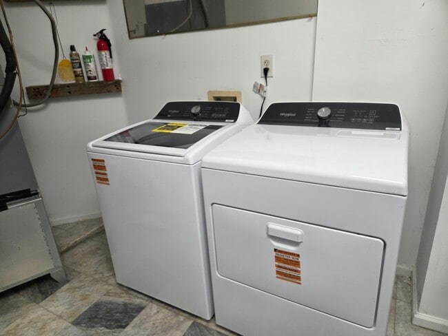 Building Photo - 2355 Ribault Scenic Dr