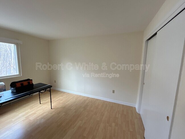 Building Photo - 14 Newtown Rd