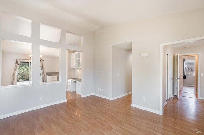 Building Photo - 943 Foothill Dr