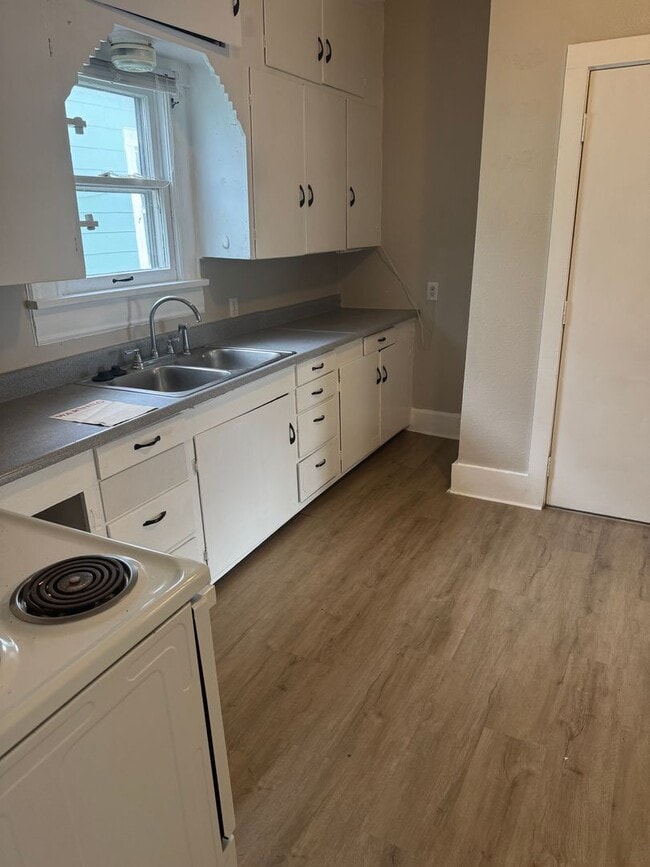 Building Photo - 4 bedroom/1 bath house w/storage building