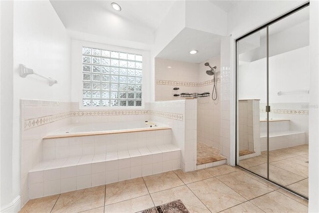 Building Photo - 8101 Canyon Lake Cir