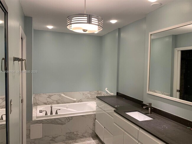 Building Photo - 305 Bonnie Brae Way