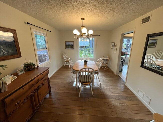 Building Photo - Lease Takeover Starting June 1st | Spacious 5-Bedroom Home Near Downtown Flagstaff