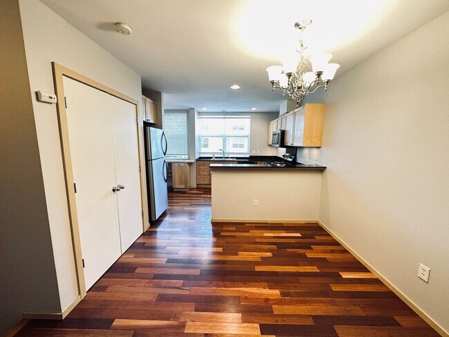 Building Photo - Shoreline - 2 Bedroom plus 1 den/ 2 Bath T...