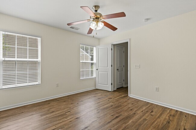 Building Photo - 465 Green Park Ln