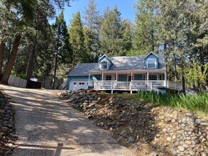 Building Photo - Magalia-Home in the Pines 4 Bedroom, 2 1/2...