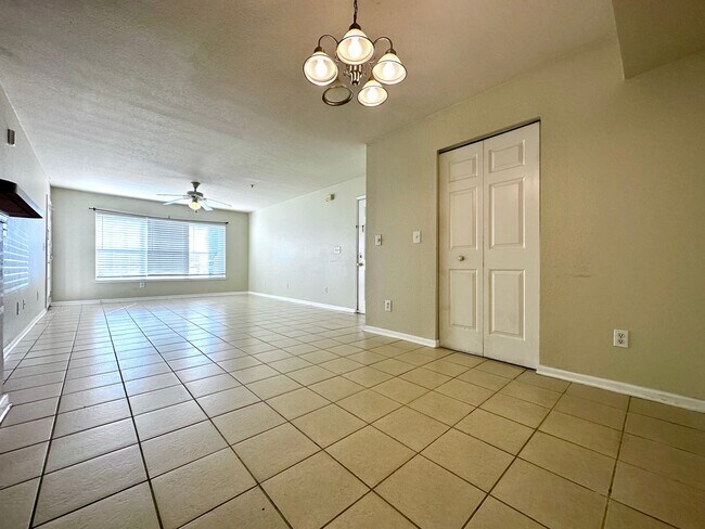 Building Photo - Spacious Ground Floor 3B/2B Unfurnished Condo Near the Beach in the Heart of Destin!