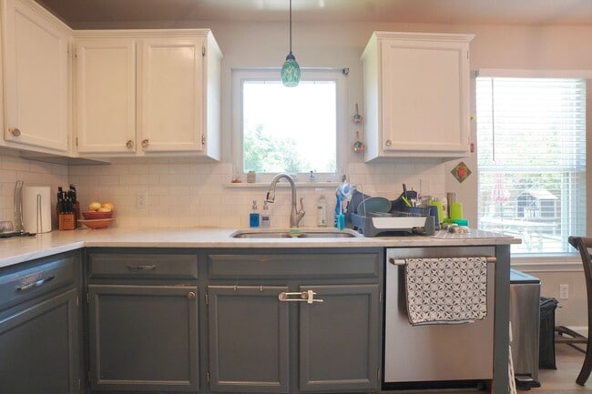 Building Photo - 3001 Bernardino Cove