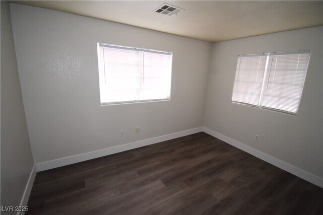 Building Photo - 4730 E Craig Rd