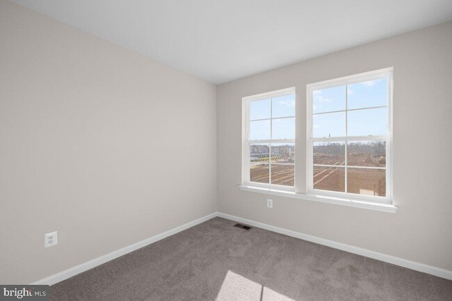 Building Photo - 569 Seeback Dr