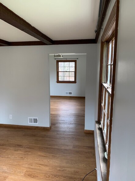 Building Photo - 410 Anawanda Ave