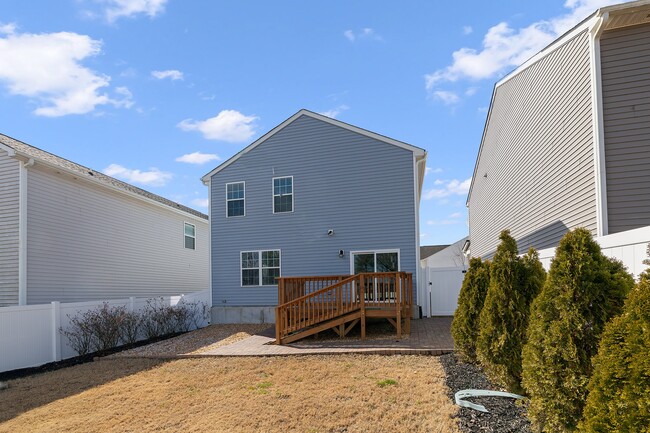 Building Photo - 49 River Bank Rd