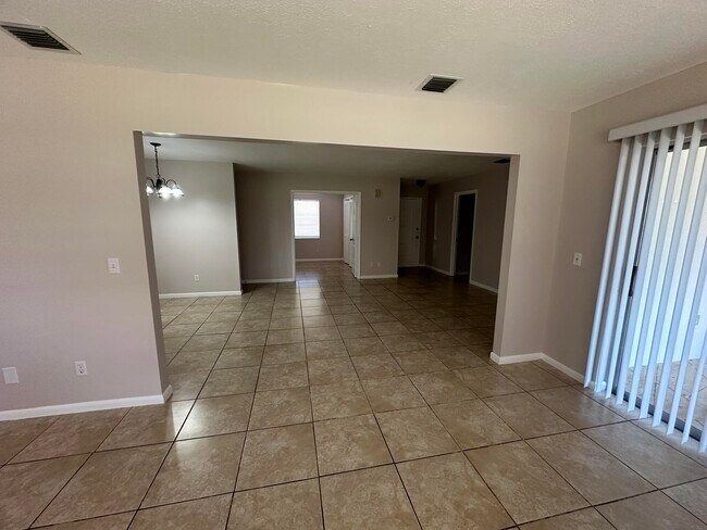 Building Photo - 744 SE Fallon Dr