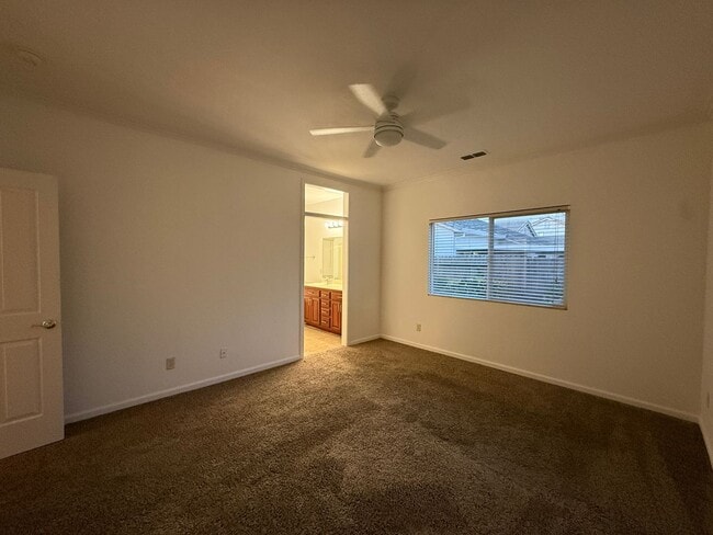 Building Photo - Delightfully Spacious Home!