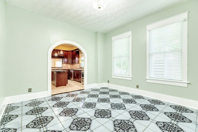 Building Photo - 1625 Ave M 1/2