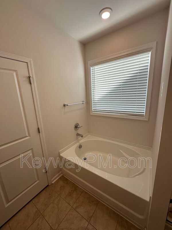 Building Photo - 4150 Thimbleberry Dr