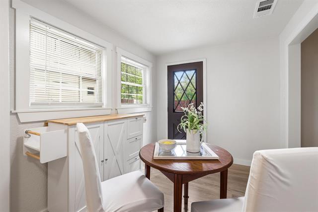 Building Photo - 537 E Sears St