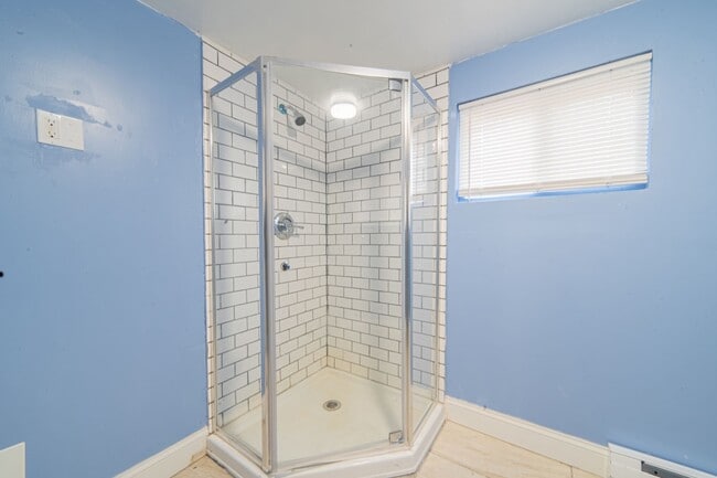 Building Photo - Cozy Bungalow