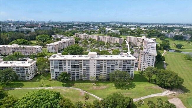 Building Photo - 2661 S Course Dr