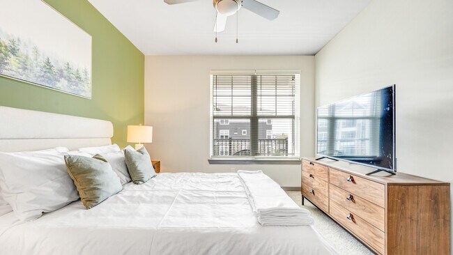 Building Photo - 215 Columns way