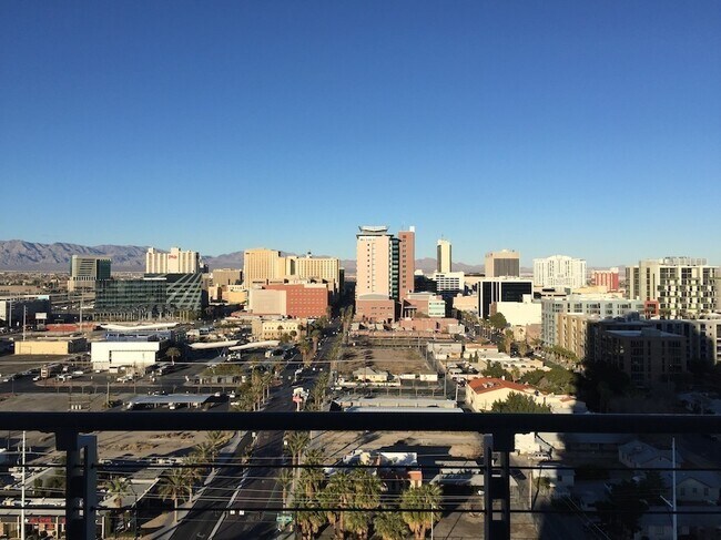 Building Photo - Stunning Fully Furnished Loft with Breathtaking Views of the Las Vegas Strip!
