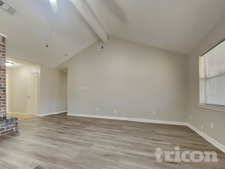 Building Photo - 2047 Lexington Woods Dr