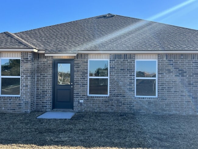 Building Photo - 561 SE 3rd Ter