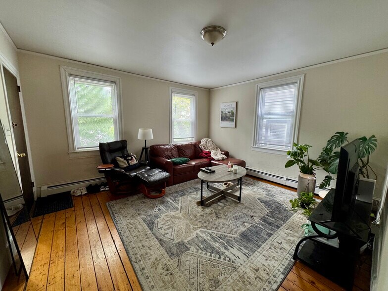 Building Photo - 417 Atwells Ave