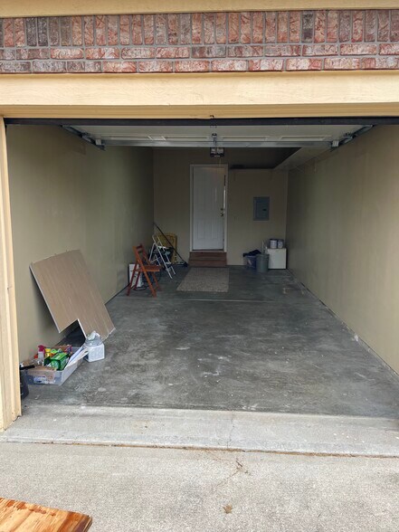 Building Photo - 630 Eugene Ct