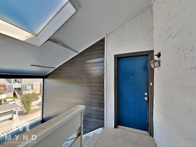 Building Photo - 5840 Spring Valley Rd