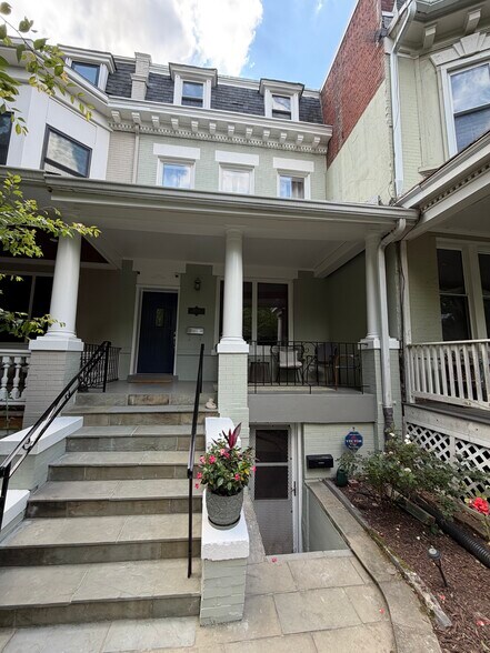 Building Photo - 1830 Ontario Pl NW