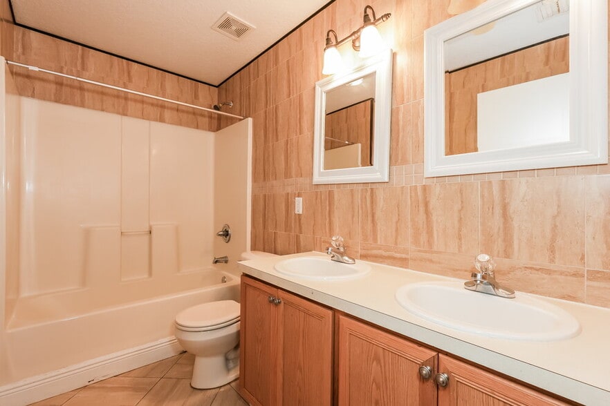 Building Photo - 2292 Blackwood Dr