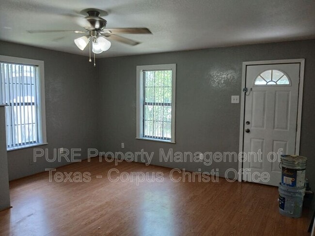 Building Photo - 329 Garfield Dr