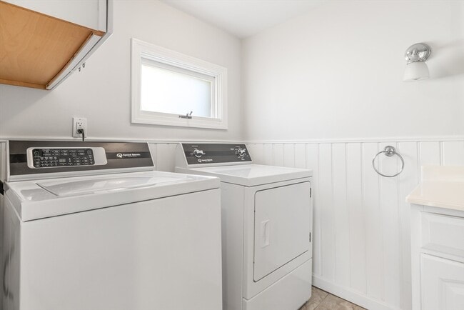 Building Photo - 33 Pearl St